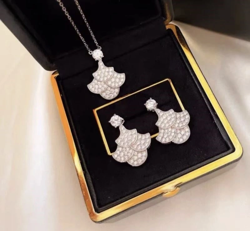 MoistureWicking Graff Necklaces 210662