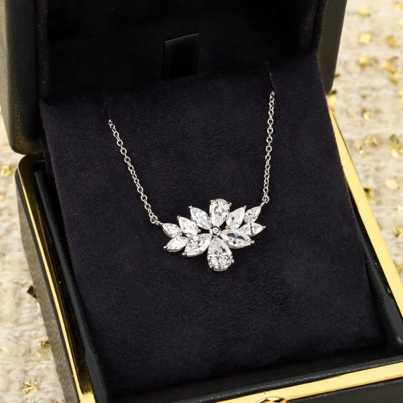 Graff Necklaces Practical 210664