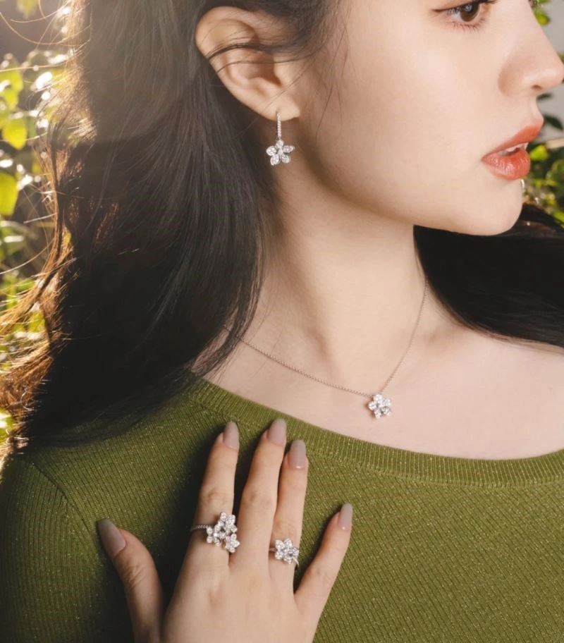 Graff Necklaces Bold 210673