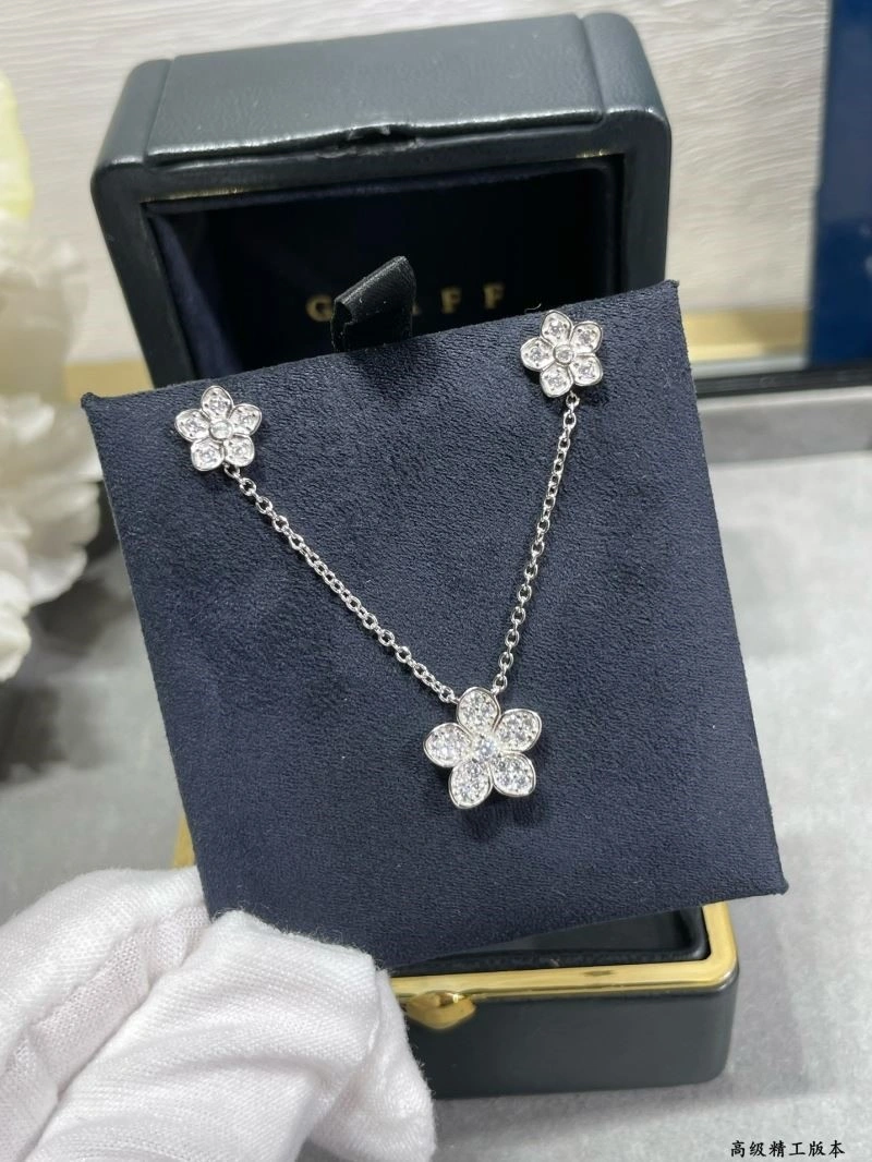 Graff Necklaces Bold 210673