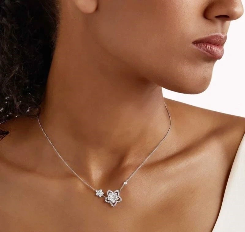 Graff Necklaces Vibrant 210645