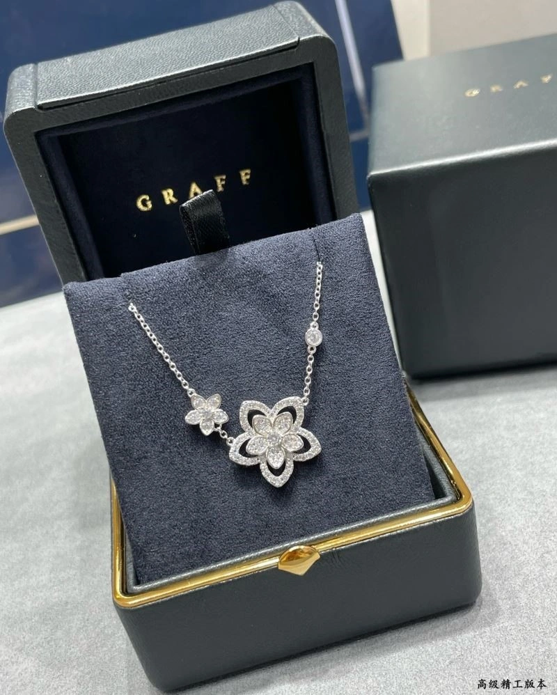 Graff Necklaces Vibrant 210645
