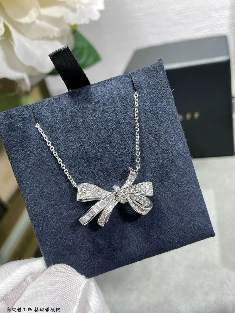 Graff Necklaces Vibrant 210640