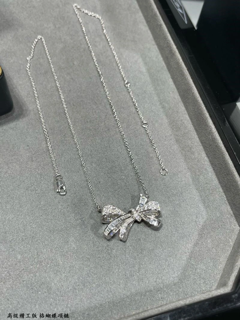 Graff Necklaces Vibrant 210640