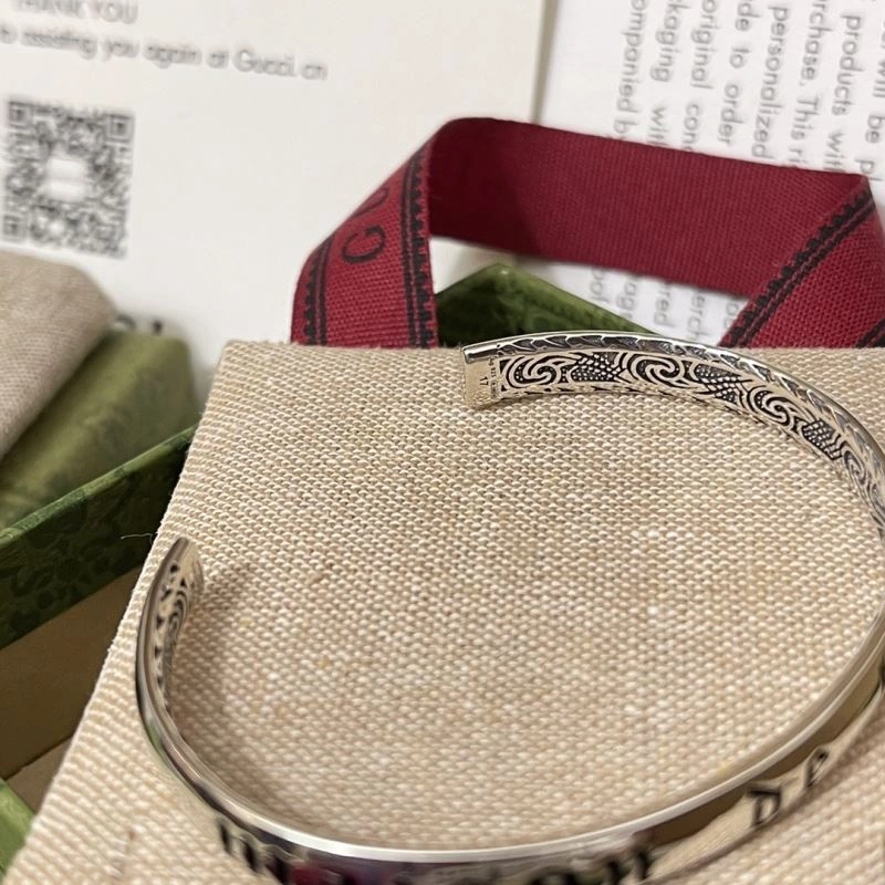 Supportive Gucci Bracelets 245701