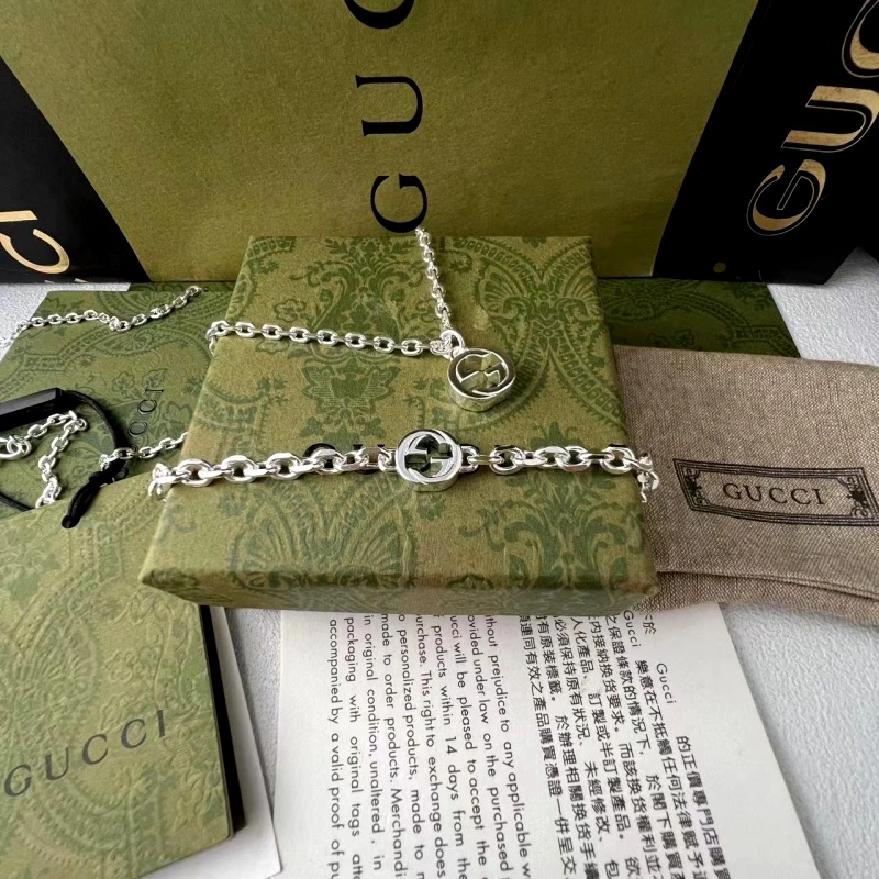 Snug Gucci Bracelets 245480