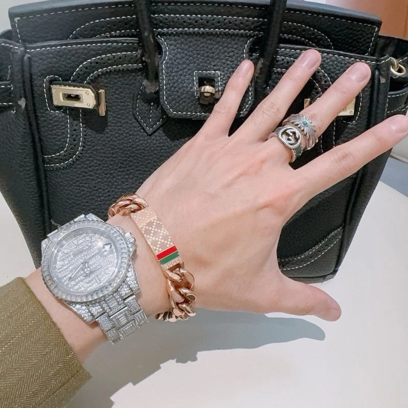 RelaxedFit Gucci Bracelets 245245