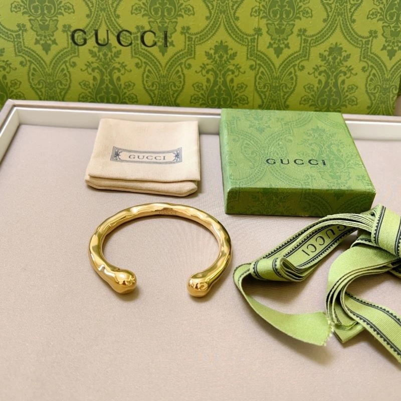 Contemporary Gucci Bracelets 245179