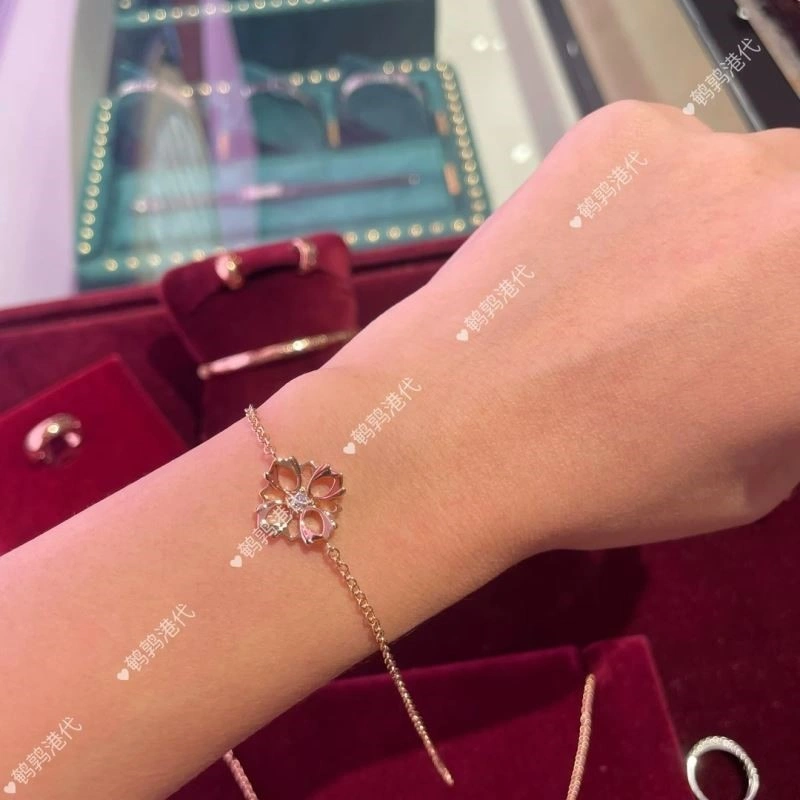 Bold Gucci Bracelets 244136
