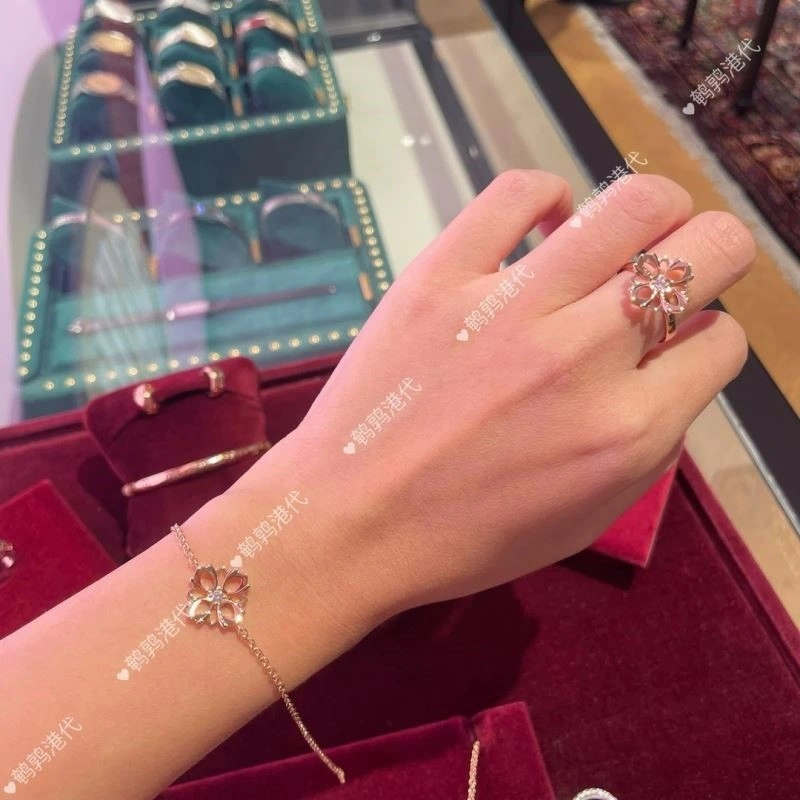 Bold Gucci Bracelets 244136