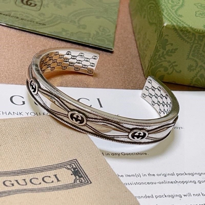 Lightweight Gucci Bracelets 244138