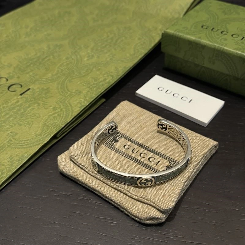 Supportive Gucci Bracelets 243907