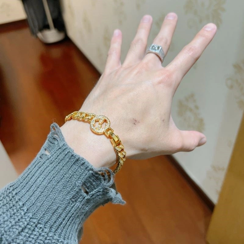 Comfortable Gucci Bracelets 243822