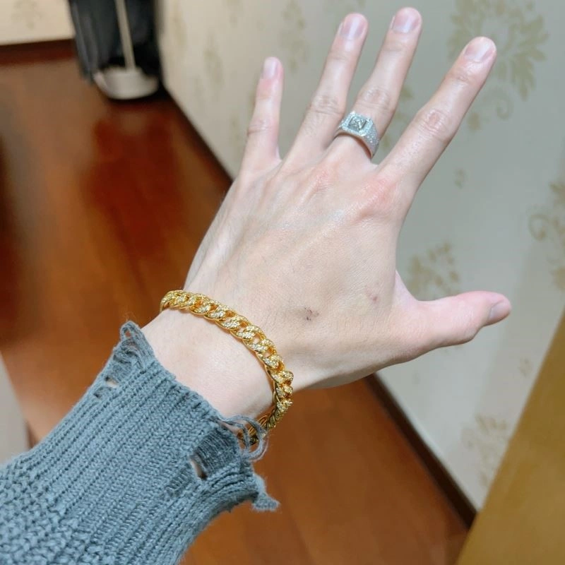 Comfortable Gucci Bracelets 243822