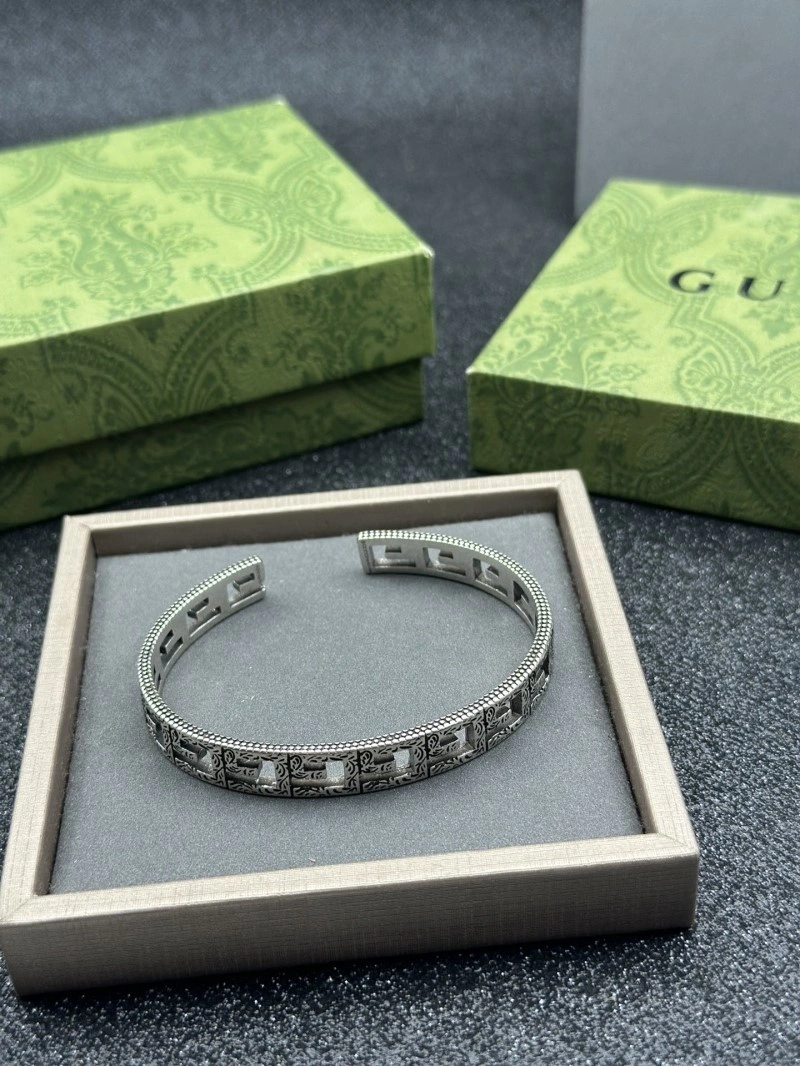 Versatile Gucci Bracelets 243427