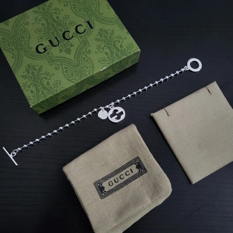 Supportive Gucci Bracelets 243310