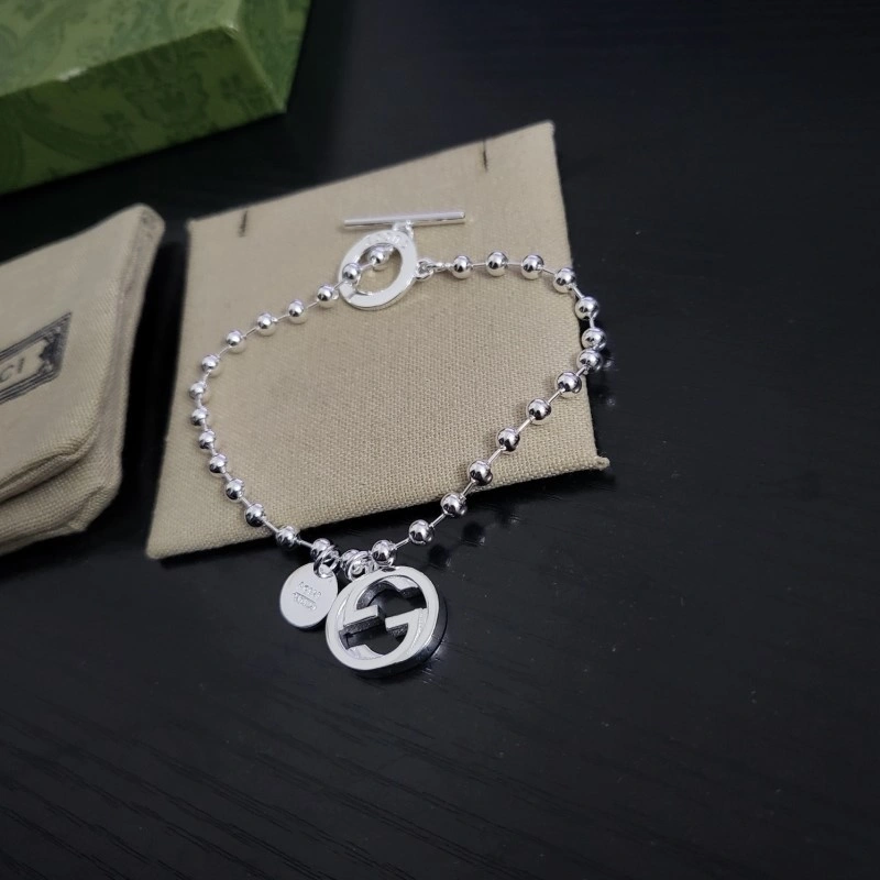 Supportive Gucci Bracelets 243310