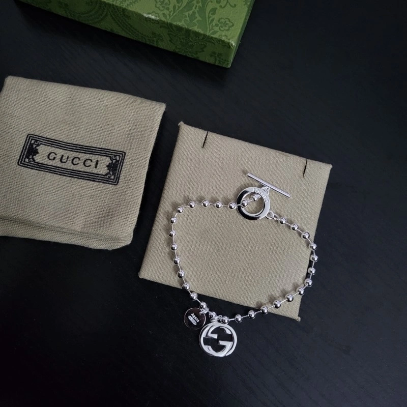 Supportive Gucci Bracelets 243310