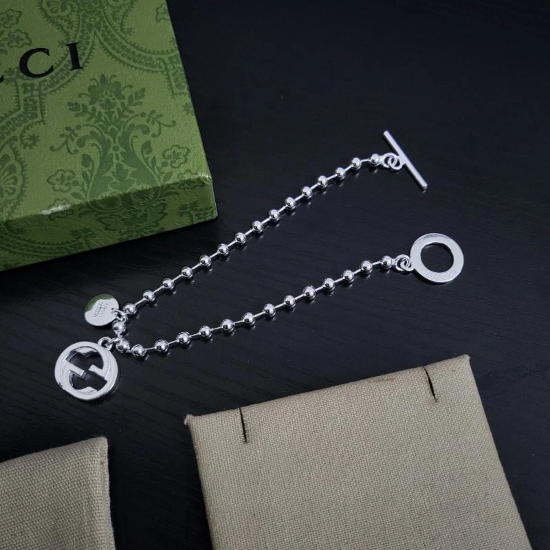 Supportive Gucci Bracelets 243310