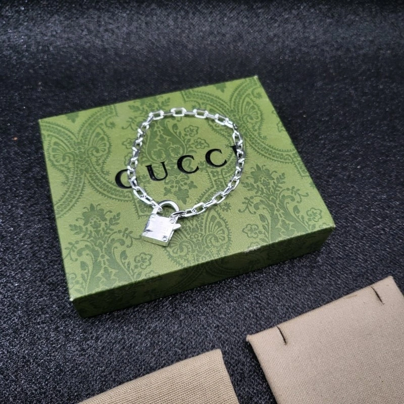 ModernLook Gucci Bracelets 243299