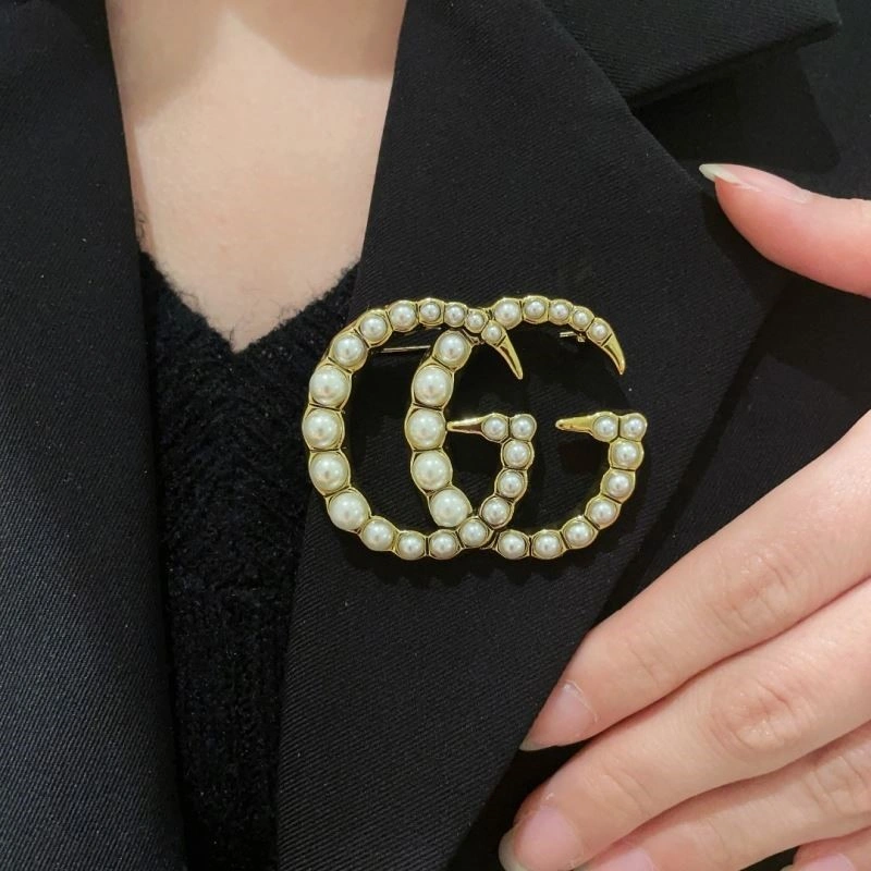 Timeless Gucci Brooches 244561