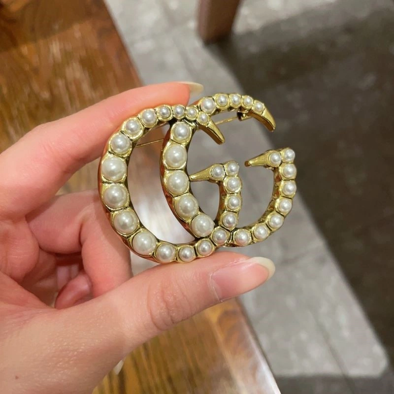 Timeless Gucci Brooches 244561