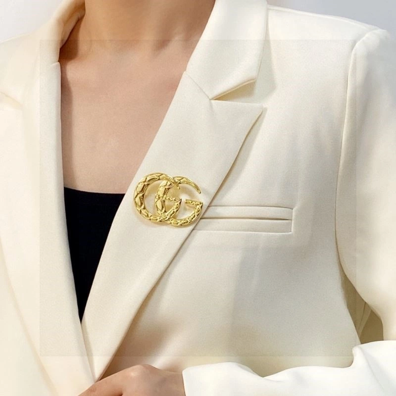 Trendsetting Gucci Brooches 244352