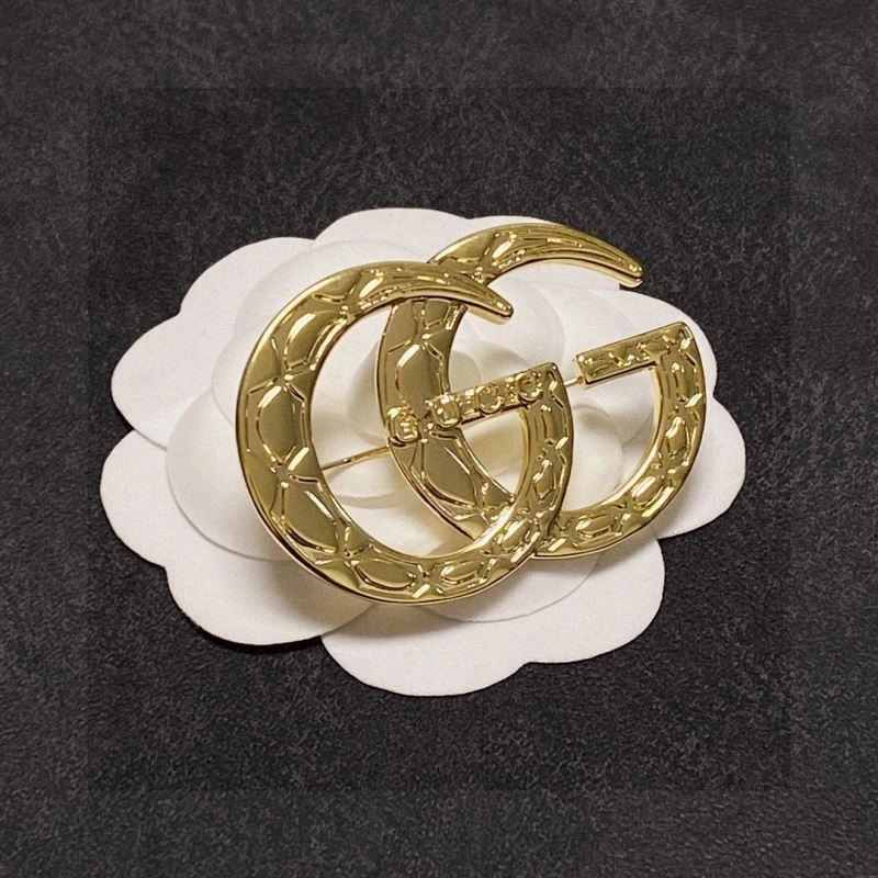 Trendsetting Gucci Brooches 244352