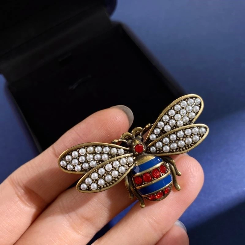 SmoothTexture Gucci Brooches 244346