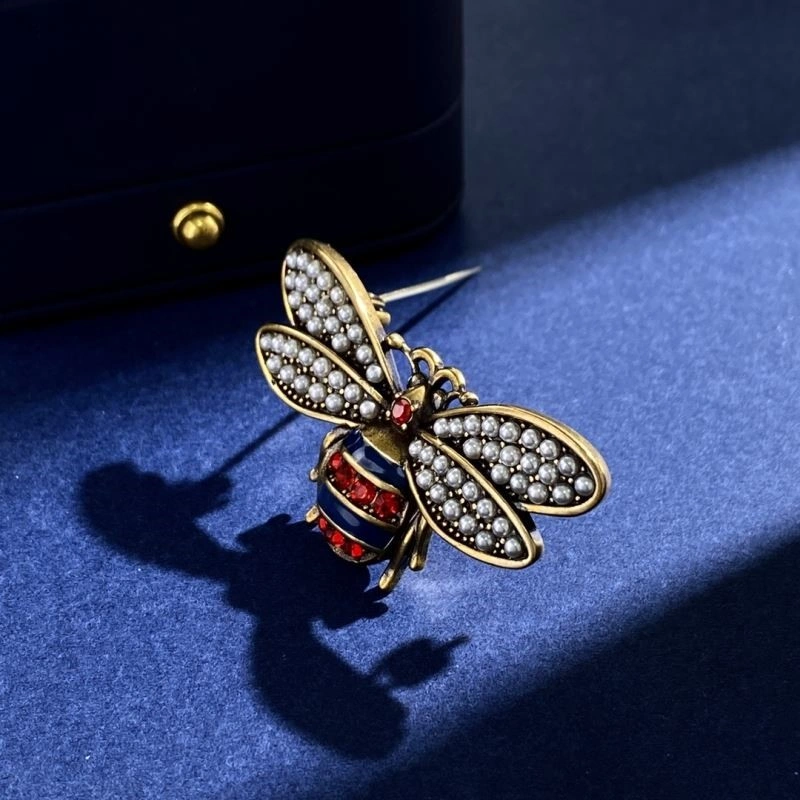 SmoothTexture Gucci Brooches 244346