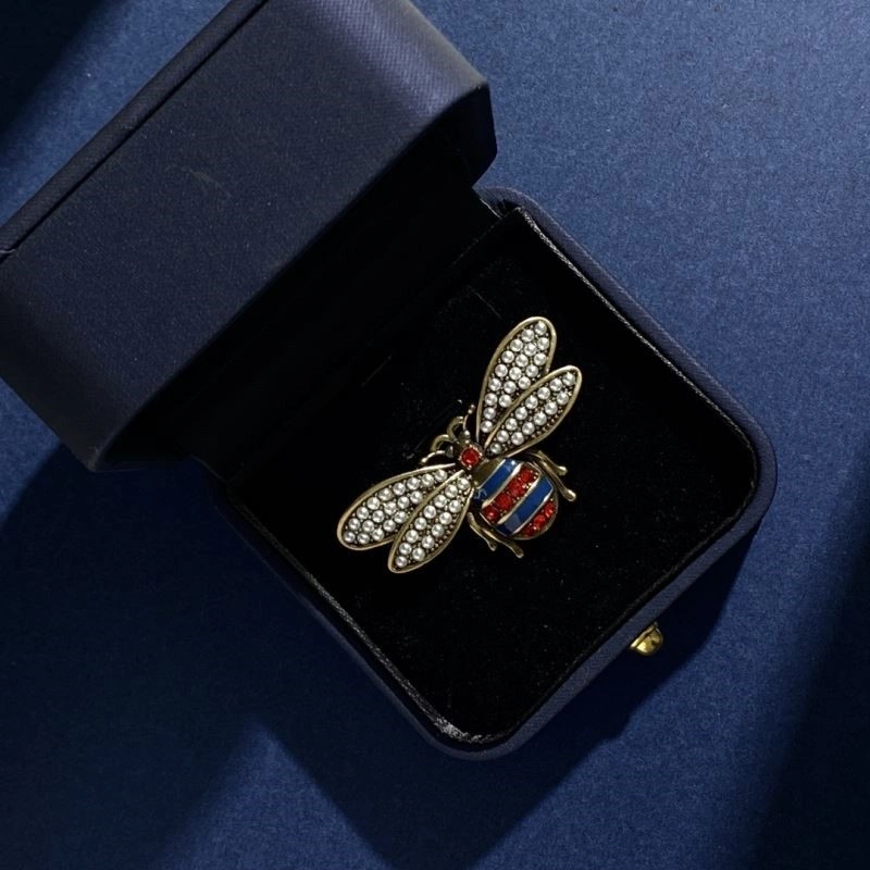 SmoothTexture Gucci Brooches 244346