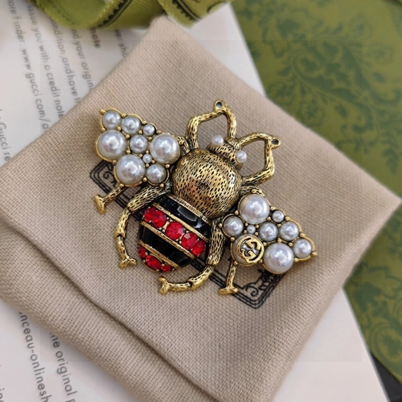 ComfortFit Gucci Brooches 243247
