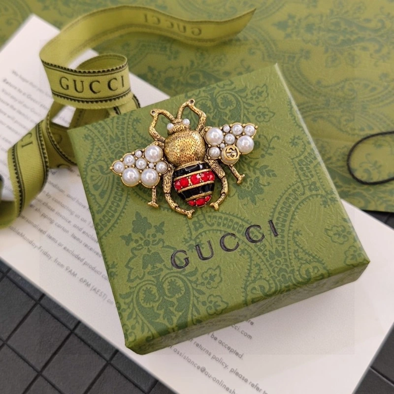 ComfortFit Gucci Brooches 243247