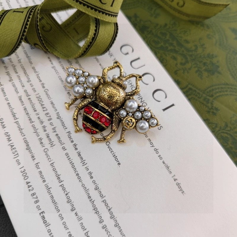 ComfortFit Gucci Brooches 243247