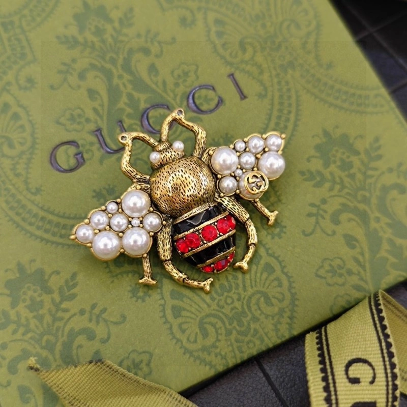 ComfortFit Gucci Brooches 243247