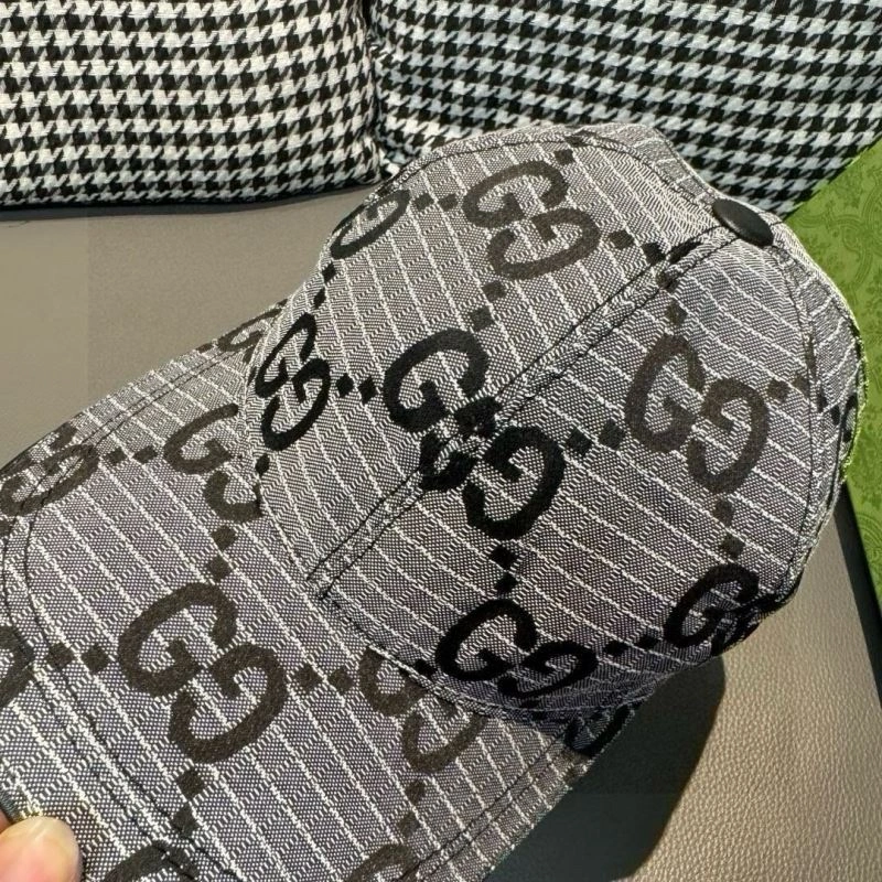 WaterResistant Gucci Caps 261380