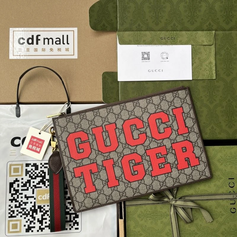Compact Gucci Clutch Bags 74678