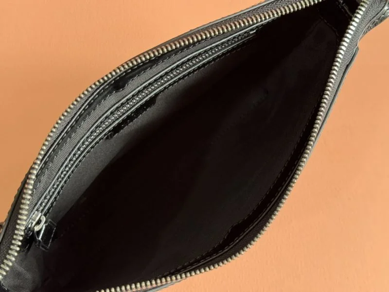 Supportive Gucci Clutch Bags 50023