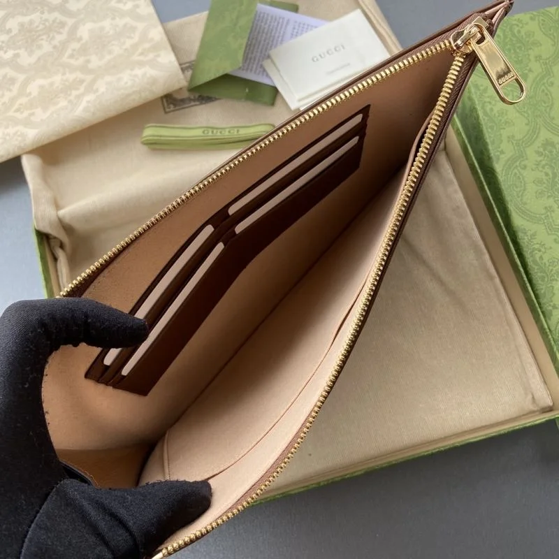 Modern Gucci Clutch Bags 37656