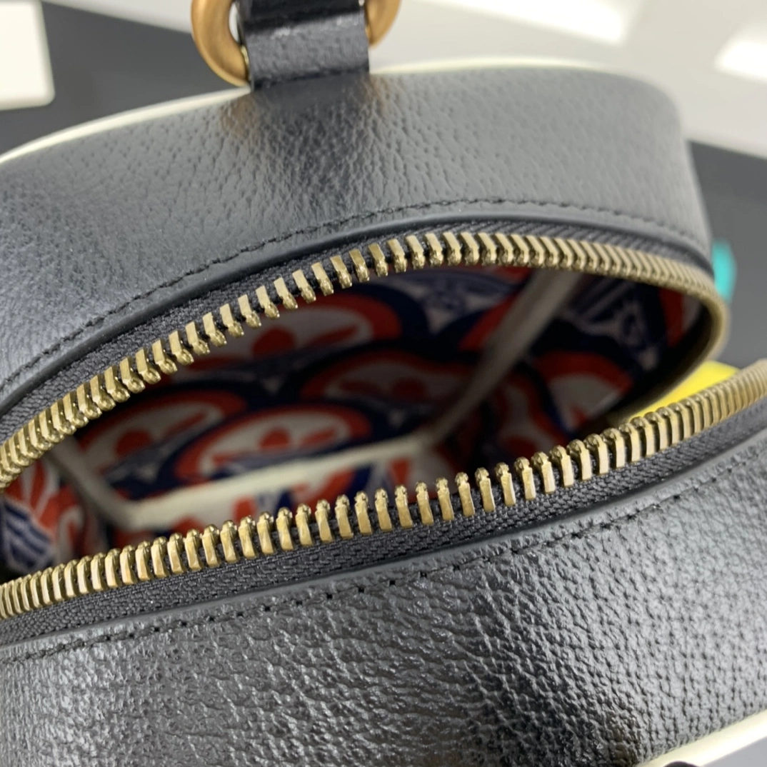 Bright Gucci Cosmetic Bags 67425