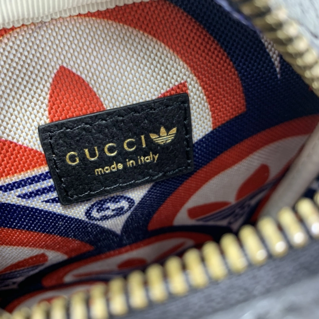 Bright Gucci Cosmetic Bags 67425