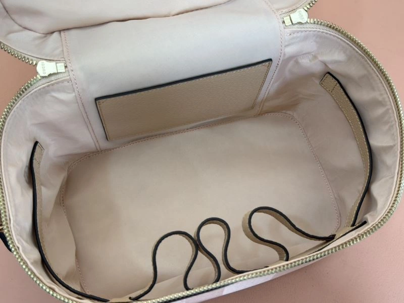 Gucci Cosmetic Bags Bright 64866