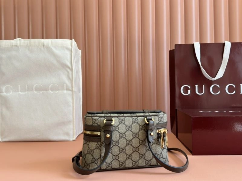 Effortless Gucci Cosmetic Bags 64864