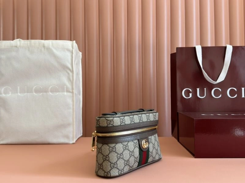 Effortless Gucci Cosmetic Bags 64864