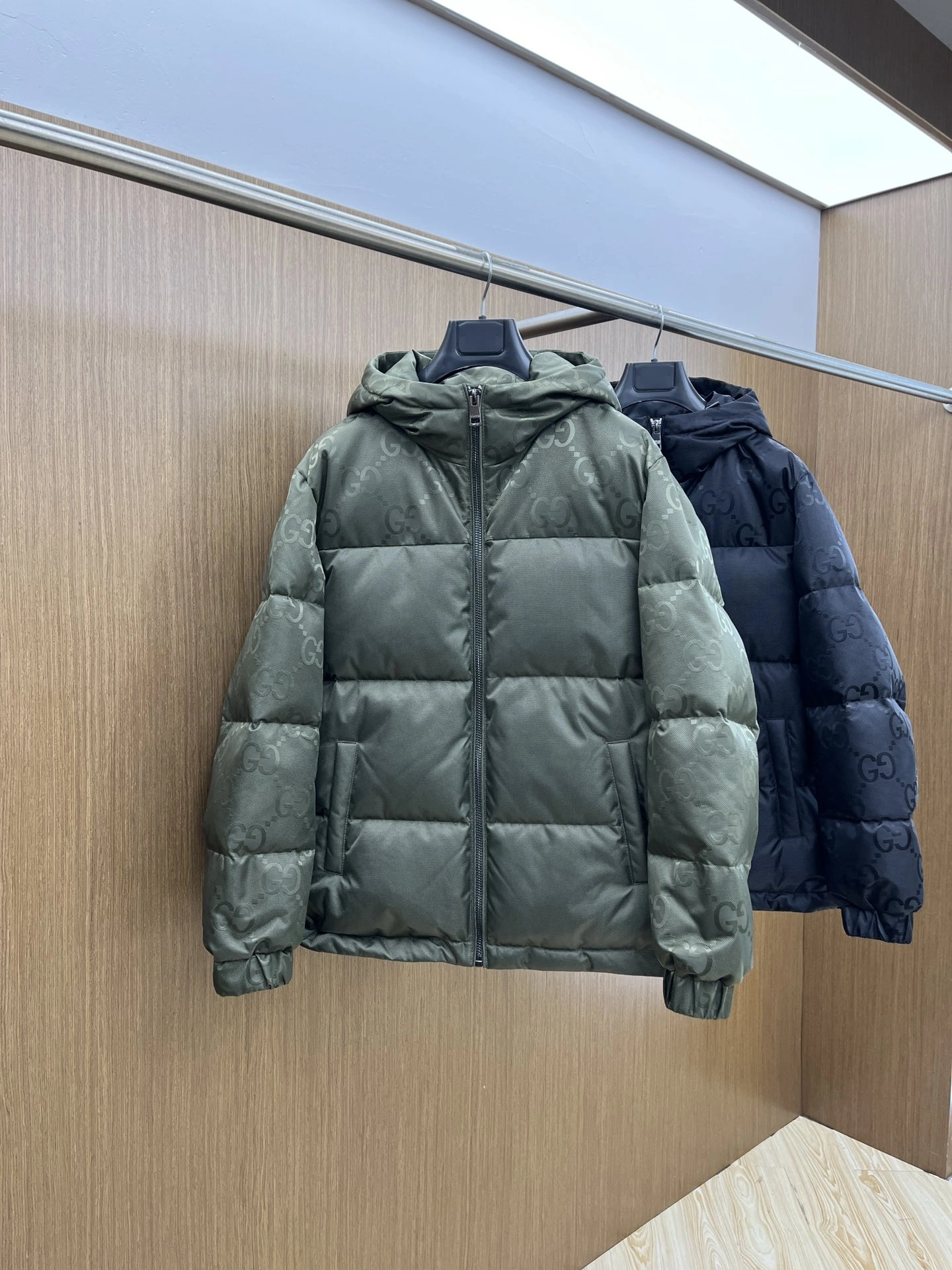 Minimalist Gucci Down Jackets 129140