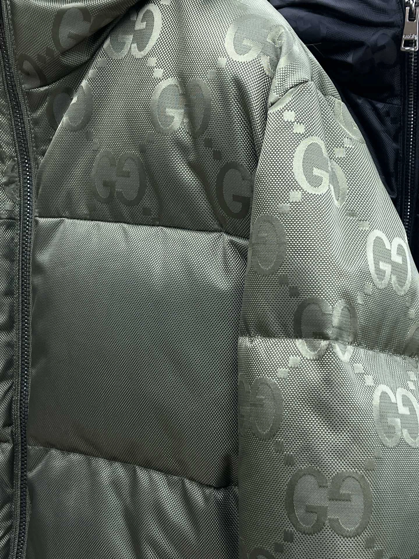 Minimalist Gucci Down Jackets 129140