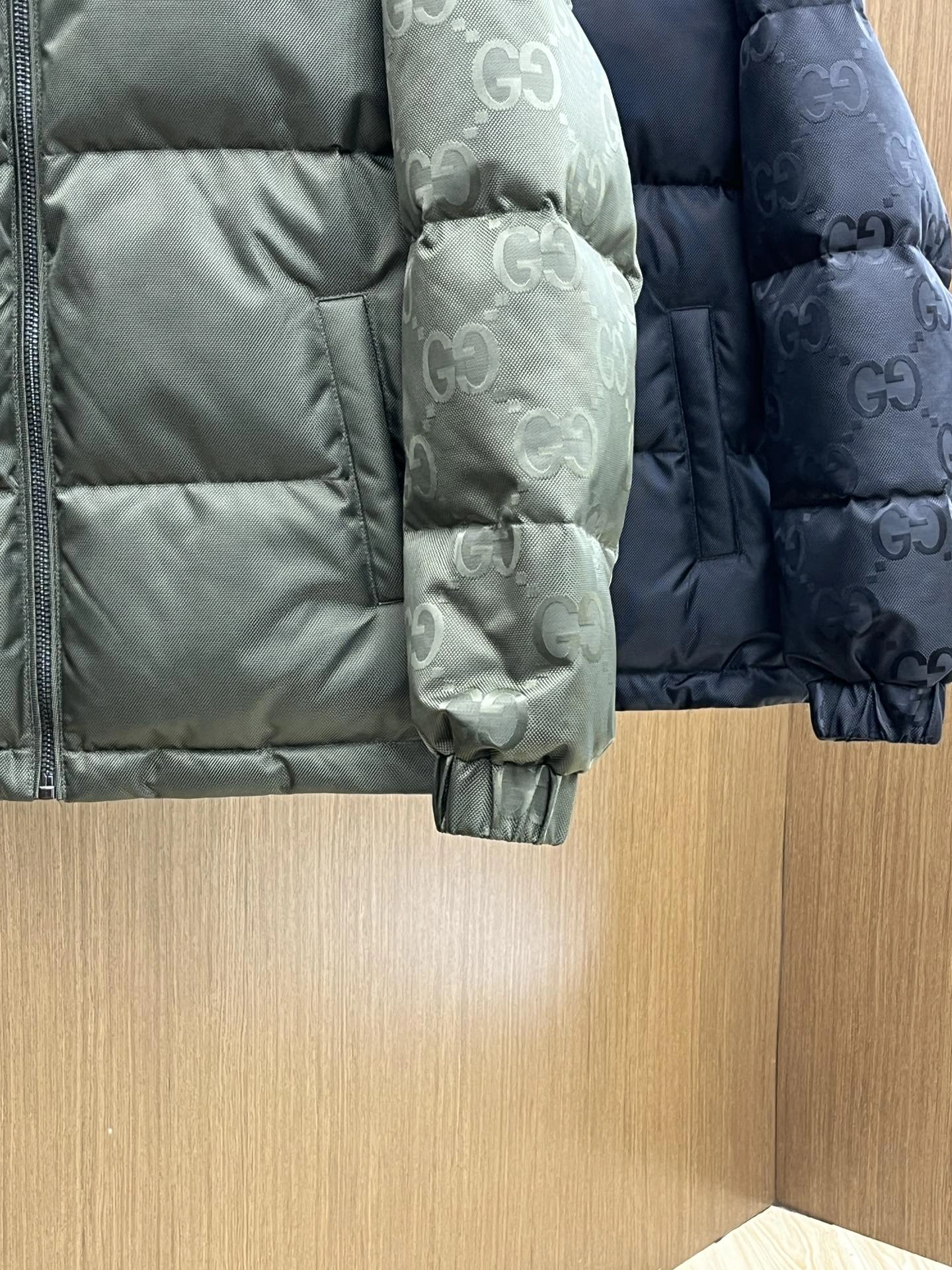 Minimalist Gucci Down Jackets 129140