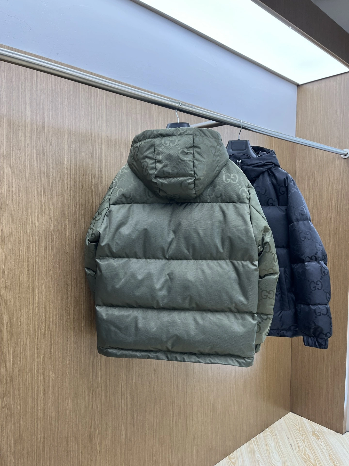 Minimalist Gucci Down Jackets 129140