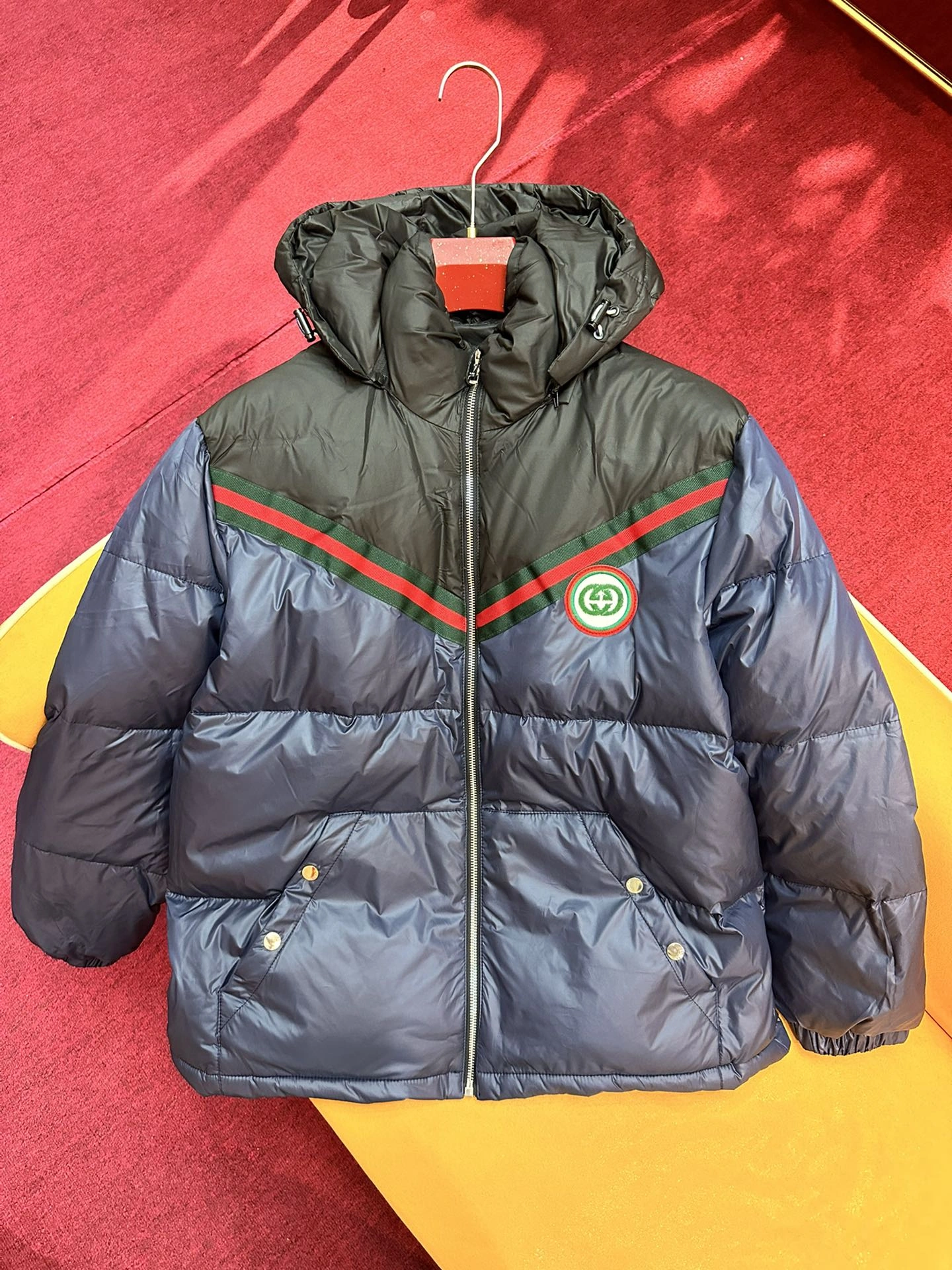 Gucci Down Jackets Sporty 129121