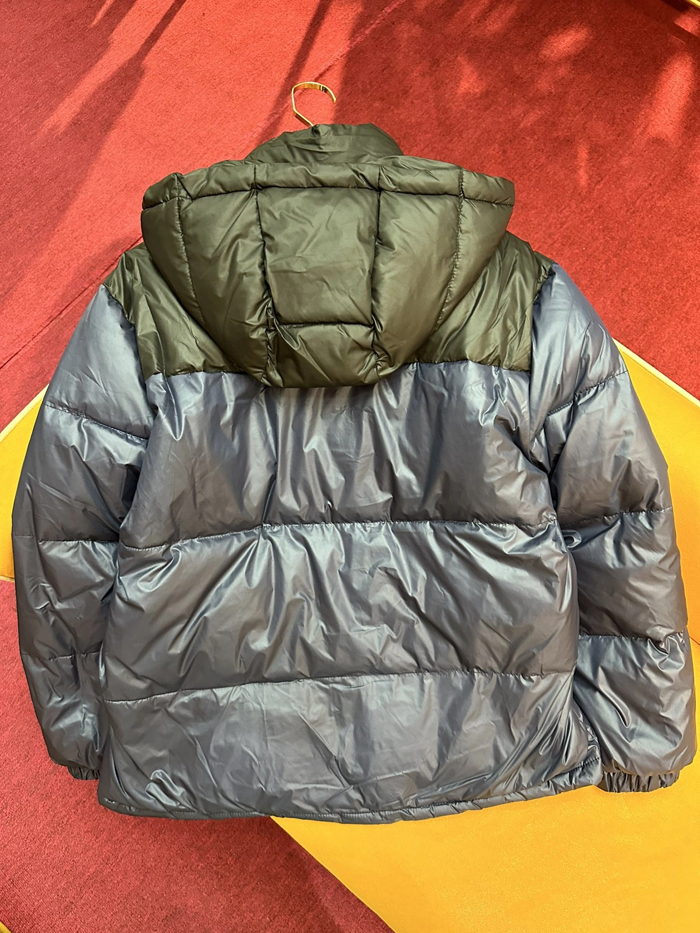 Gucci Down Jackets Sporty 129121